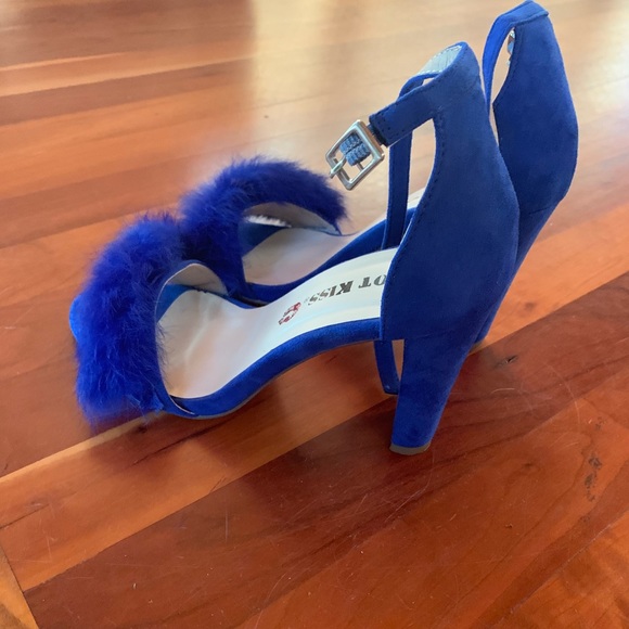 Hot Kiss Shoes - Blue feather shoes